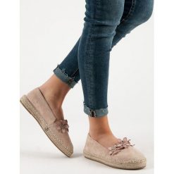 ESPADRYLE Z KWIATAMI. Szare baleriny damskie Merg, bez wzorów, bez obcasa. Za 89,90 zł.