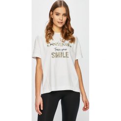 Desigual Sport - Top. Białe topy damskie marki Desigual Sport, s, z nadrukiem, z bawełny, z okrągłym kołnierzem. Za 179,90 zł.