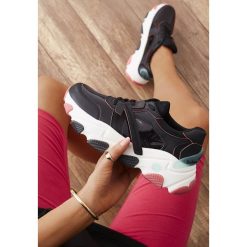 Czarne Sneakersy Lagurien. Czarne sneakersy damskie Renee. W wyprzedaży za 89,99 zł.