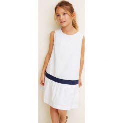 Mango Kids - Sukienka dziecięca Gross 110-152 cm. Białe sukienki dziewczęce Mango Kids, bez wzorów, z bawełny, casualowe, bez rękawów, mini, rozkloszowane. W wyprzedaży za 59,90 zł.