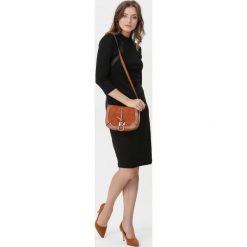 Czarna Sukienka Rhiannon. Czarne sukienki damskie Born2be, na imprezę, s, bez wzorów, eleganckie, z okrągłym kołnierzem, bez rękawów, mini, dopasowane. Za 89,99 zł.