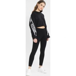 Bluzy damskie: Ivy Park LOGO TAPE CROP CREW Bluza black