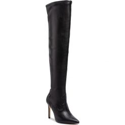 Muszkieterki GUESS - Baylie FL8BAY ELE11 BLACK. Czarne kozaki damskie Guess, ze skóry ekologicznej, bez obcasa, na obcasie, bez zapięcia. W wyprzedaży za 479,00 zł.