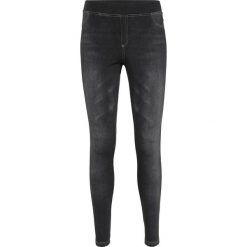 Legginsy o wyglądzie dżinsów bonprix czarny. Czarne jeansy damskie bonprix, bez wzorów, z jeansu. Za 109,99 zł.