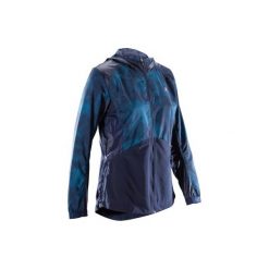 Bluza na zamek fitness kardio 520 damska. Niebieskie bluzy damskie marki DOMYOS, bez wzorów, z elastanu, bez rękawów, bez kaptura, na fitness i siłownię. W wyprzedaży za 59,99 zł.