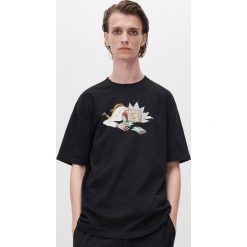T-shirt z nadrukiem Rick and Morty - Czarny. Czarne t-shirty męskie Reserved, s, z nadrukiem, bez kołnierzyka. W wyprzedaży za 39,99 zł.