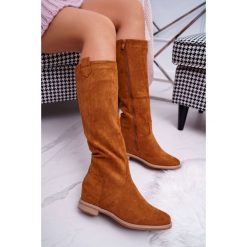 Damskie Kozaki Do Połowy Łydki Zamszowe Camel Temet. Brązowe kozaki damskie SEA, na imprezę, z zamszu, klasyczne, bez obcasa, na obcasie, bez zapięcia. Za 149,00 zł.