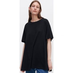 T-shirt oversize z bawełny organicznej -. T-shirty damskie Reserved, s, bez wzorów, z bawełny, bez kołnierzyka. Za 49,99 zł.