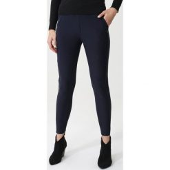 Granatowe Legginsy Rosslyn. Niebieskie legginsy damskie Born2be, s, bez wzorów. Za 69,99 zł.