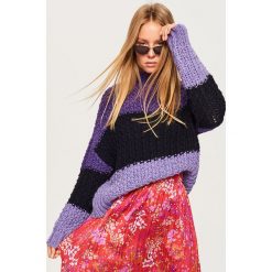 Fioletowy sweter w paski - Wielobarwn. Fioletowe swetry klasyczne damskie Reserved, m. Za 99,99 zł.