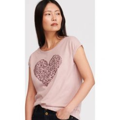 T-shirt ze strukturalnym nadrukiem - Beżowy. Brązowe t-shirty damskie Reserved, s, z nadrukiem, bez kołnierzyka. Za 29,99 zł.