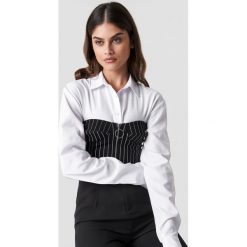 Motel Rocks Zipshi Cropped Top - Black. Czarne topy damskie marki Motel Rocks, bez wzorów, z materiału, bez kołnierzyka. W wyprzedaży za 109,17 zł.