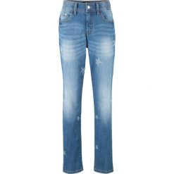 Dżinsy BOYFRIEND w gwiazdy, z wygodnym paskiem bonprix niebieski "stone”. Niebieskie jeansy damskie bonprix. Za 89,99 zł.