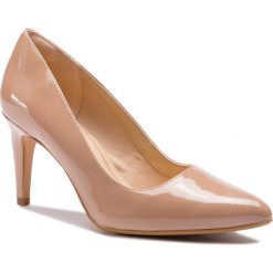 Szpilki CLARKS - Laina Rae 261388834 Praline Patent. Brązowe półbuty damskie Clarks, bez wzorów, ze skóry, bez obcasa, na obcasie, bez zapięcia. W wyprzedaży za 299,00 zł.