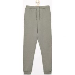 Spodnie dresowe - Khaki. Brązowe spodnie dresowe chłopięce marki Reserved. W wyprzedaży za 29,99 zł.