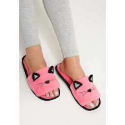 Ciemnoróżowe Kapcie Idea. Czerwone kapcie damskie marki Inny. Za 19,99 zł.