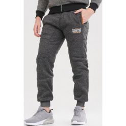 Czarne Spodnie Kelaith. Czarne spodnie męskie Born2be, xl, bez wzorów, z dresówki. Za 49,99 zł.
