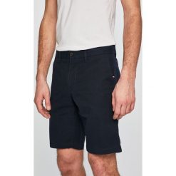 Tommy Hilfiger - Szorty. Niebieskie spodenki i szorty męskie TOMMY HILFIGER, bez wzorów, z bawełny, casualowe. W wyprzedaży za 179,90 zł.