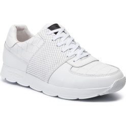 Sneakersy TOGOSHI - TG-15-03-000128 102. Białe sneakersy męskie Togoshi, bez zapięcia. W wyprzedaży za 179,00 zł.