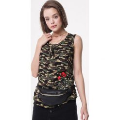 Zielony Top Brown Biscuit. Brązowe bluzki damskie Born2be, s, z haftami, z okrągłym kołnierzem, bez rękawów. Za 29,99 zł.