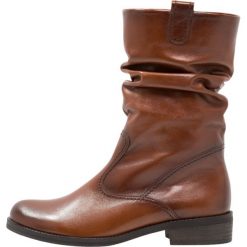 Gabor WIDE FIT Kowbojki i Buty motocyklowe sattel. Brązowe buty zimowe damskie marki Gabor, z materiału. W wyprzedaży za 494,25 zł.