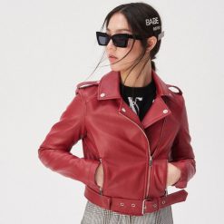 Kurtka ramoneska z paskiem - Brązowy. Pomarańczowe kurtki damskie Sinsay, xl, bez wzorów, bez kaptura. W wyprzedaży za 59,99 zł.