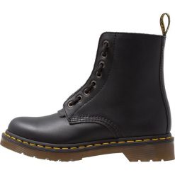 Dr. Martens 1460 PASCAL FRONT ZIP Botki sznurowane black. Czarne botki damskie skórzane marki Dr. Martens, na sznurówki. Za 779,00 zł.