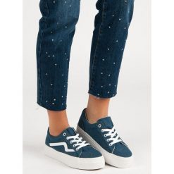 Modne jeansowe trampki. Trampki i tenisówki damskie KYLIE, bez wzorów, z jeansu, bez zapięcia. Za 79,90 zł.