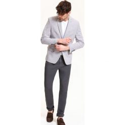 Marynarka męska taliowana z guzikiem. Brązowe marynarki męskie na lato, m, eleganckie. W wyprzedaży za 139,99 zł.