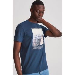 T-shirt z bawełny organicznej - Granatowy. Niebieskie t-shirty damskie Reserved, s, bez wzorów, z bawełny, bez kołnierzyka. Za 49,99 zł.