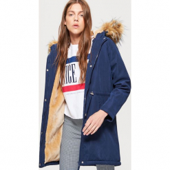 Kurtka parka - Granatowy. Niebieskie parki damskie marki Cropp, s. Za 269,99 zł.