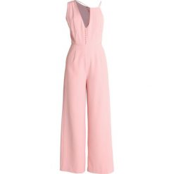 Lavish Alice MULTI STRAP BUTTON DETAIL WIDE LEG Kombinezon pink. Czerwone kombinezony damskie marki Lavish Alice, bez wzorów, z elastanu, bez kołnierzyka, bez rękawów. Za 349,00 zł.
