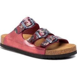 Klapki DR. BRINKMANN - 701074 Bordeaux. Czerwone klapki damskie Dr. Brinkmann, bez wzorów, ze skóry ekologicznej, bez obcasa. W wyprzedaży za 129,00 zł.