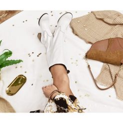 Kozaki - skóra naturalna - model 154 - kolor biały. Białe kozaki damskie Zapato, do pracy, na lato, ze skóry, biznesowe, na wysokim obcasie, na obcasie, bez zapięcia. W wyprzedaży za 391,20 zł.