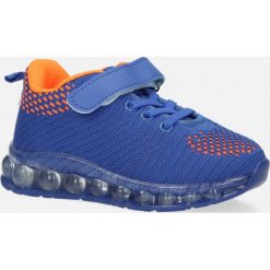 Niebieskie buty sportowe na rzep casu 918b. Niebieskie buty dziewczęce sportowe Casu, bez wzorów, bez zapięcia. Za 59,99 zł.