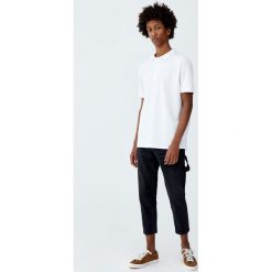 Niebieskie jeansy slim fit carpenter. Niebieskie jeansy męskie relaxed fit Pull&Bear, z jeansu. Za 129,00 zł.