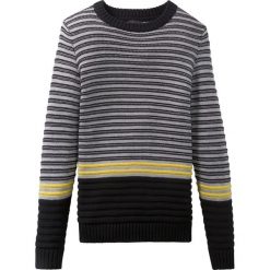 Sweter dzianinowy bonprix czarno-jasnoszary melanż -żółty. Czarne swetry chłopięce marki bonprix, w paski, z dzianiny, bez kołnierzyka. Za 29,99 zł.