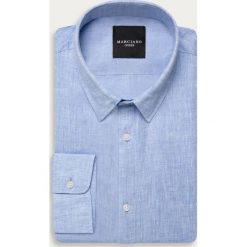 Marciano Guess - Koszula. Niebieskie koszule męskie MARCIANO GUESS, z aplikacjami, ze lnu, klasyczne, z klasycznym kołnierzykiem, z długim rękawem. W wyprzedaży za 319,90 zł.