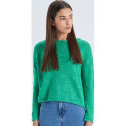 Ażurowy sweter oversize - Zielony. Zielone swetry damskie marki Cropp, s, bez wzorów, bez rękawów, bez kaptura. Za 69,99 zł.