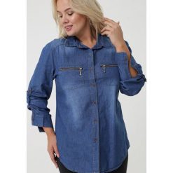 Niebieska Koszula Wareemba. Niebieskie bluzki damskie Born2be, bez wzorów, z denimu, vintage, z wykładanym kołnierzem, z długim rękawem. Za 79,99 zł.
