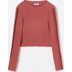 Sweter z ozdobnymi lamówkami - Różowy. Różowe swetry damskie Reserved, bez wzorów, bez rękawów, bez kaptura. W wyprzedaży za 19,99 zł.