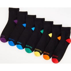 Skarpety na wszystkie dni tygodnia 7 pack - Czarny. Czarne skarpetki męskie Reserved, bez wzorów. Za 39,99 zł.