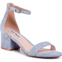 Sandały STEVE MADDEN - Irenee SM11000009-03002-515 Lavender Suede. Niebieskie klapki damskie Steve Madden, bez wzorów, ze skóry, bez obcasa. Za 389,00 zł.