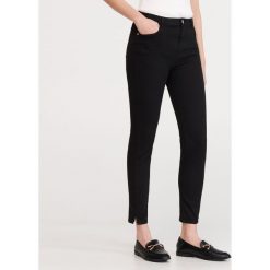 Spodnie slim - Czarny. Czarne spodnie damskie Reserved. Za 89,99 zł.