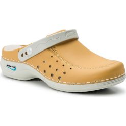 Klapki NURSING CARE - Berlin WG4AP13 Mustard. Żółte klapki damskie Nursing Care, bez wzorów, ze skóry ekologicznej, bez obcasa. W wyprzedaży za 239,00 zł.