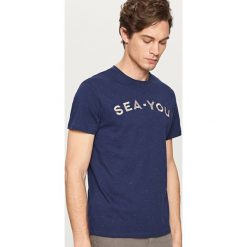 T-shirty męskie: T-shirt z aplikacją sea-you – Granatowy