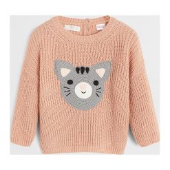 Mango Kids - Sweter dziecięcy Kitty 80-104 cm. Różowe swetry dziewczęce z aplikacjami, z bawełny, z okrągłym kołnierzem, krótkie. W wyprzedaży za 49,90 zł.