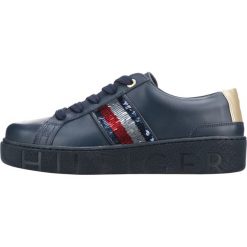 Tommy Hilfiger Tenisówki Niebieski. Niebieskie trampki i tenisówki damskie TOMMY HILFIGER, bez wzorów, ze skóry, bez zapięcia. Za 567,95 zł.