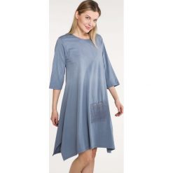 Sukienka z kieszenią - 99-7220 JEAN W19. Niebieskie sukienki damskie Unisono, s, z elastanu, z okrągłym kołnierzem, rozkloszowane. Za 69,00 zł.