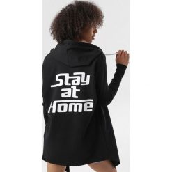 Czarna Bluza Calidelia. Czarne bluzy damskie Born2be, xl, bez wzorów, bez rękawów, bez kaptura. W wyprzedaży za 74,99 zł.